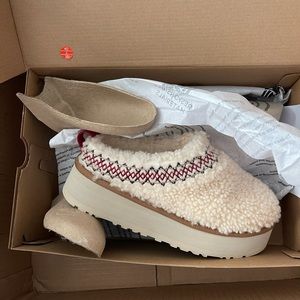 UGG TazzBraid Slip-On Clog Platform Size 6 Natural Color Brand New
